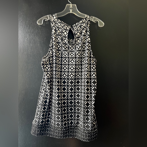 White House Black Market Halter Neck top - Size Small - Picture 4 of 16